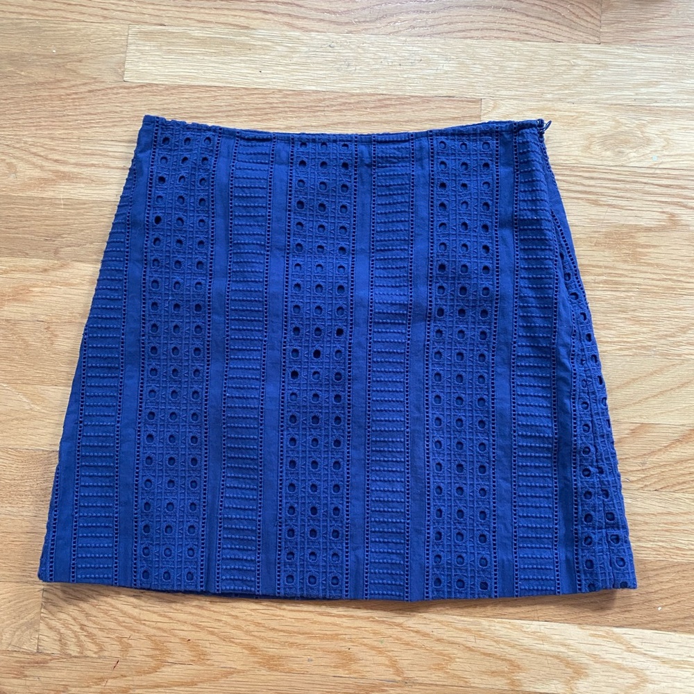 Navy blue vineyard vines skirt
